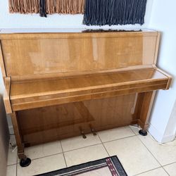 Upright Piano – Must Pick Up (Elevator + Easy Access)