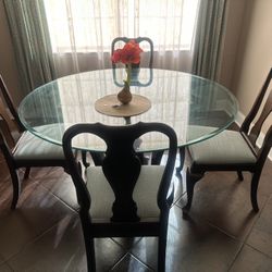 Round Table With 4 Chairs For Sale 