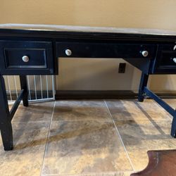 Black Desk