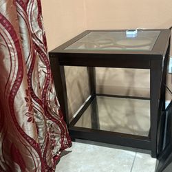 2 Living Room Tables 