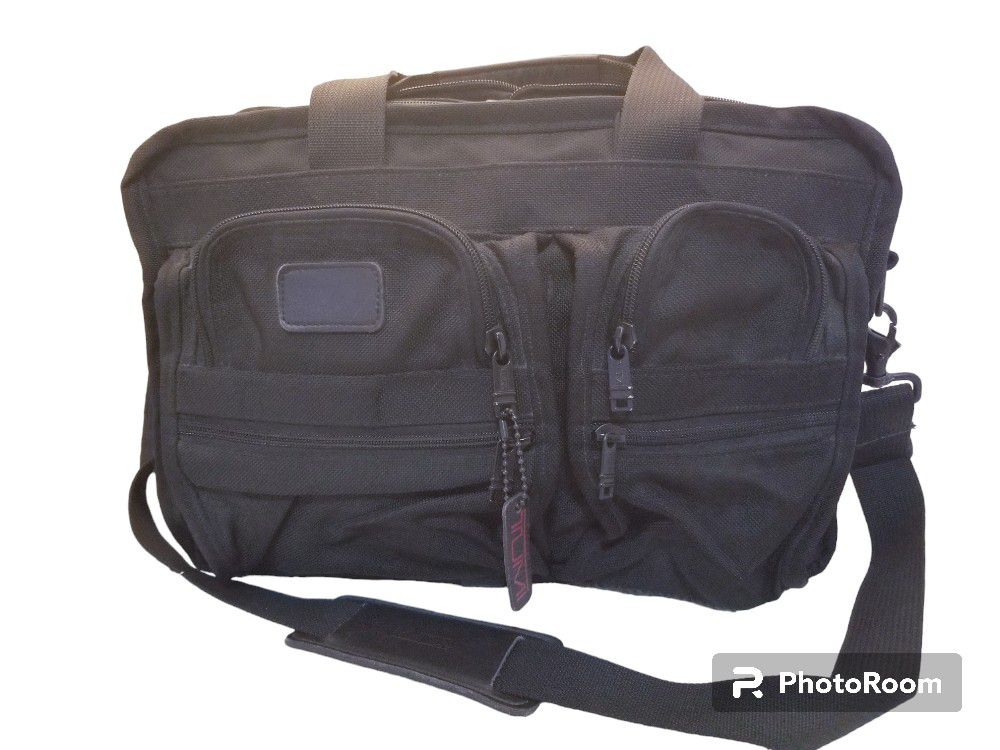 TUMI EXPANDABLE MESSENGER BRIEFCASE BLACK NYLON BAG WITH HANGTAGS ** PRICE IS FIRM**