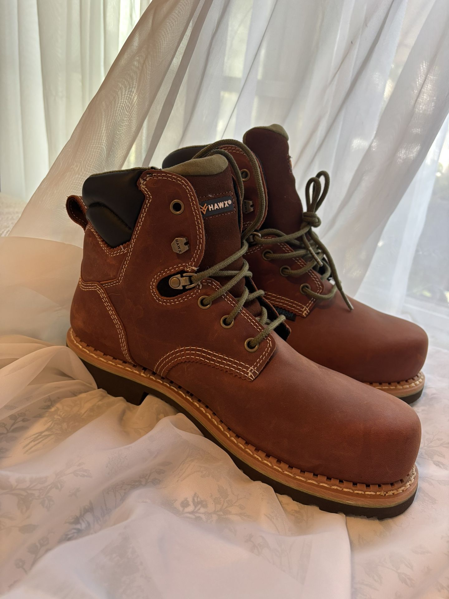 NEW STEAL TOE WORK BOOTS SIZE 10