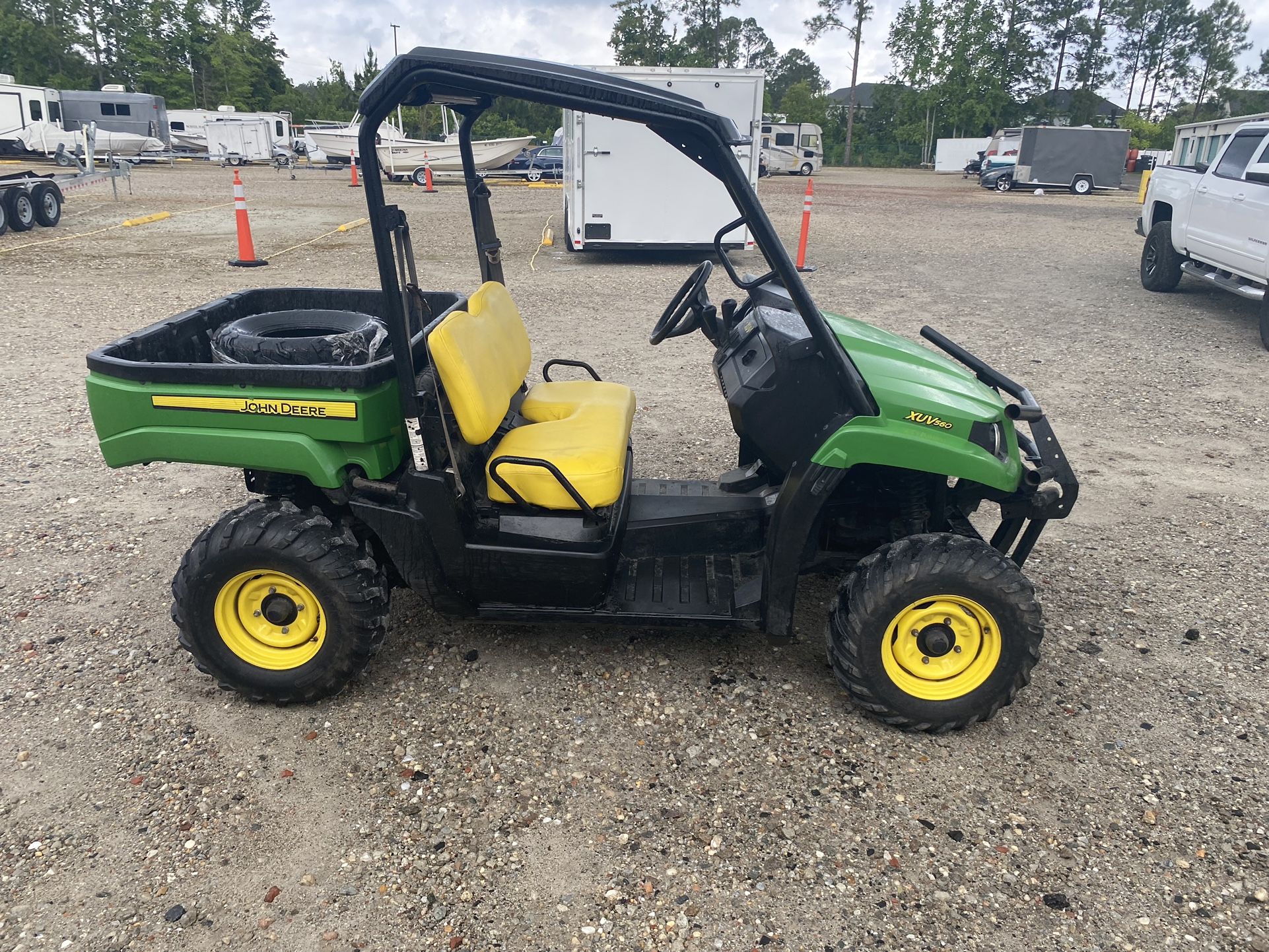 JOHN DEER GATOR XUV560