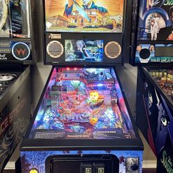 Halloween SE Pinball Machine w/Lots of extras!