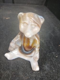Sitting Bear Statue