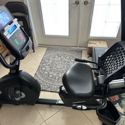Nautilus R616 Recumbent Exercise Bike