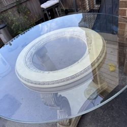 Nice Table And 4 Chairs