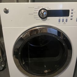 GE Dryer Machine 