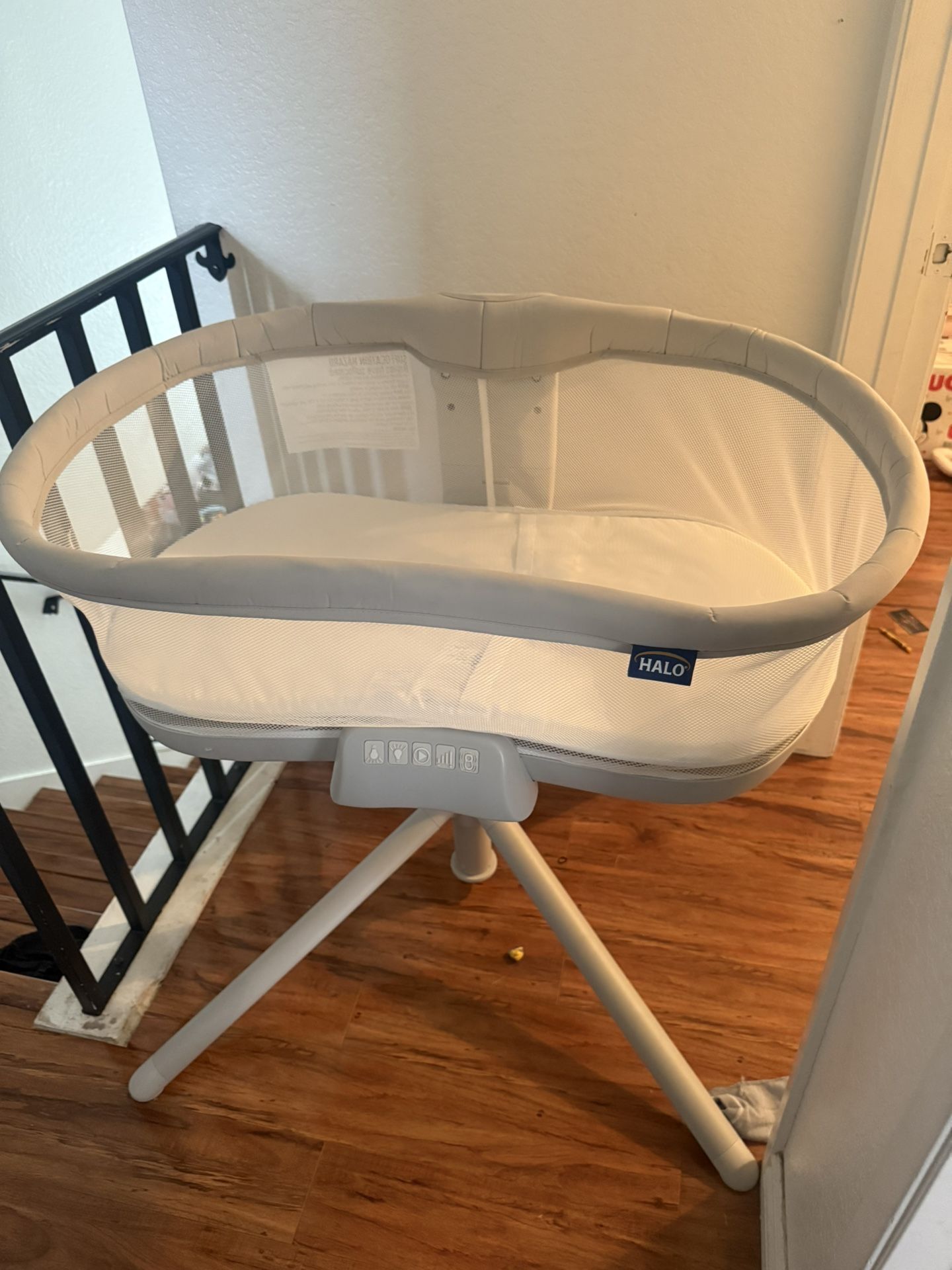 Halo Swivel Bassinet