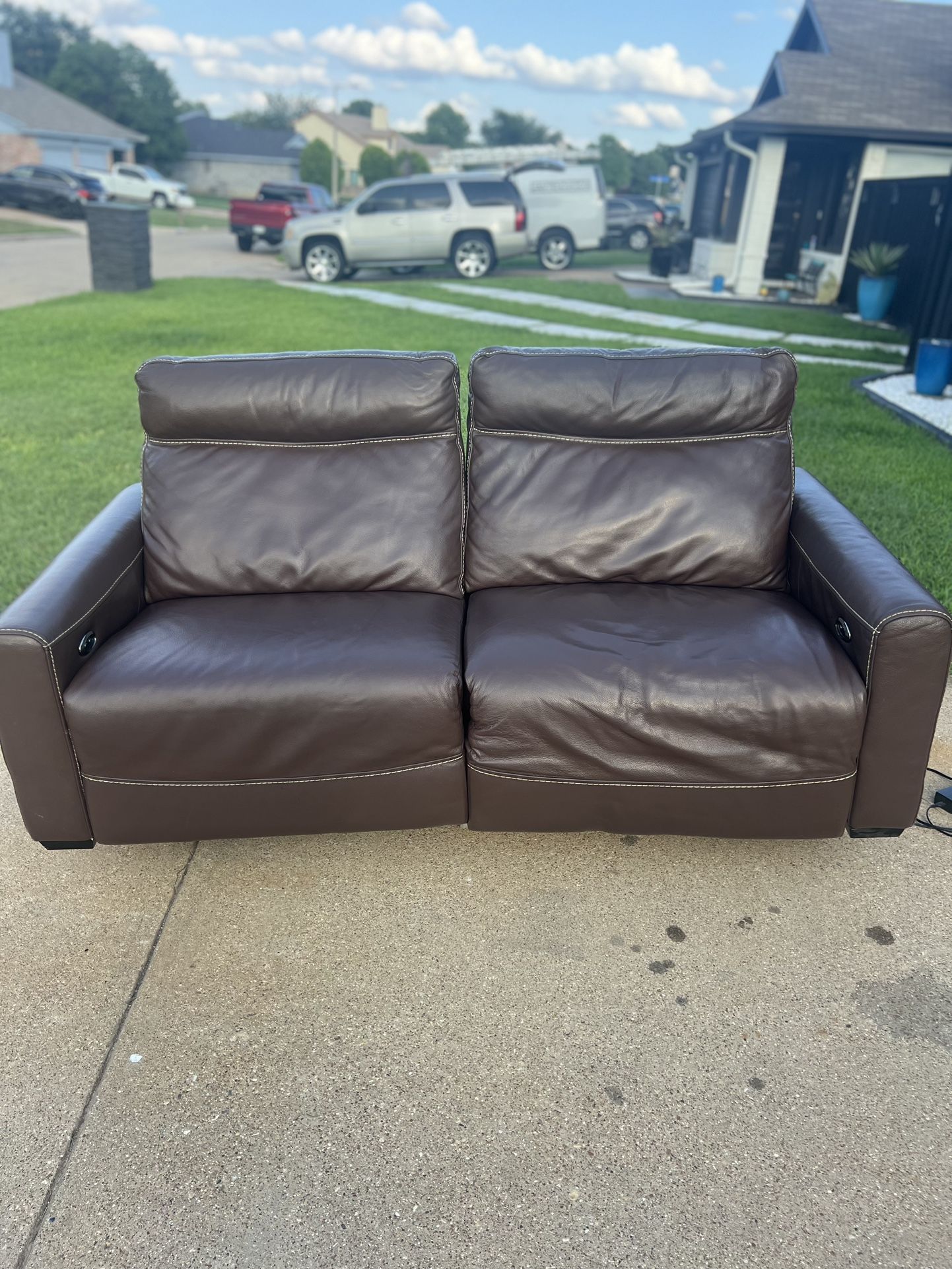 Really Nice Two Seater Recliner In Full  Working Condition