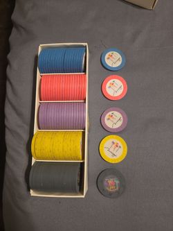 Mirage roulette chips ( rack of 99 chips)