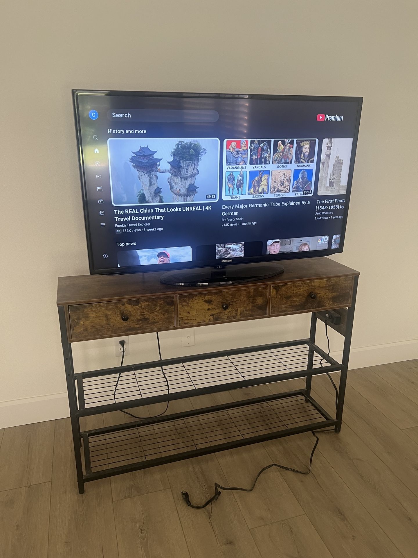 Samsung TV with TV Stand / Console Table