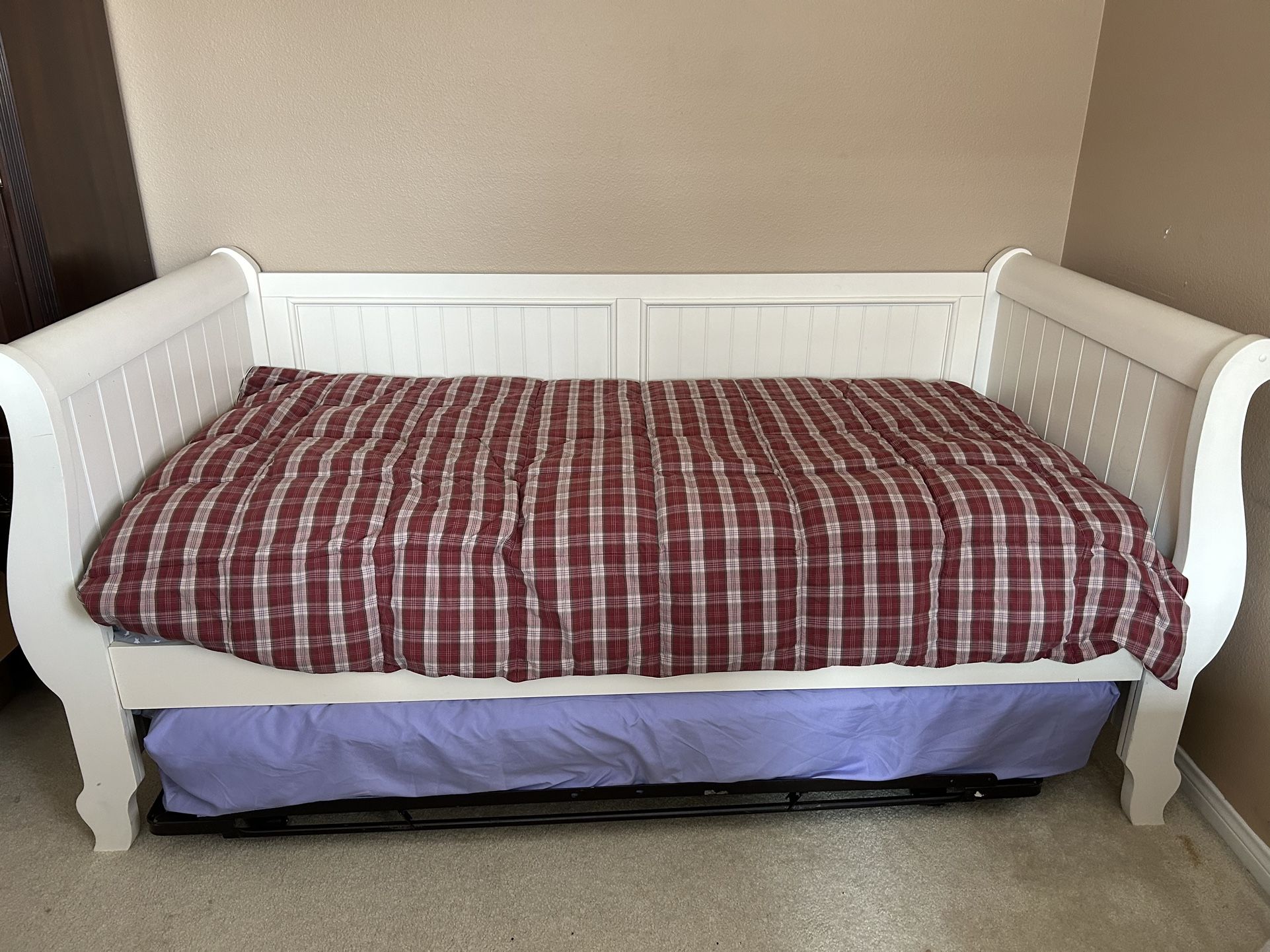 Day bed And trundle