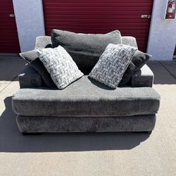 Oversized Chair (WILL DELIVER)