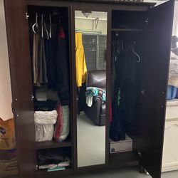 Dresser With Mirror
