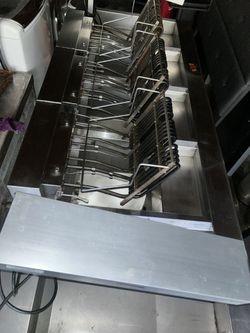 Huge Pitco 3 Bay Self Filtering Fryer With 2 Warming Bays