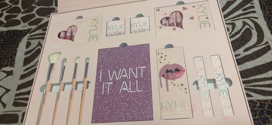 KYLIE JENNER ALL I WANT MAKEUP SET