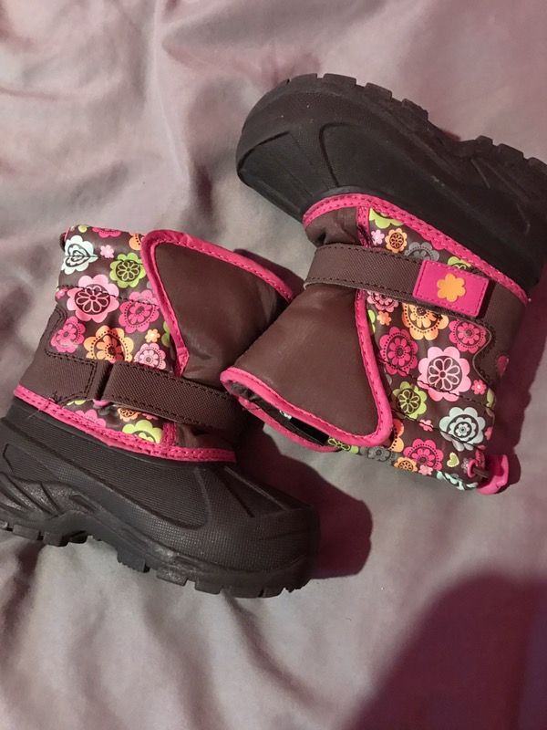 Snow boots 7c