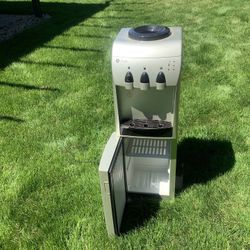 Water Dispenser With Mini Fridge 
