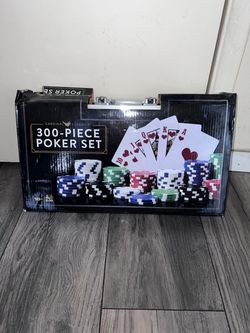 Spin Master Games 300-Piece Casino Poker Set in Metal Case Classic Game $20 Cash