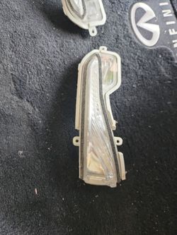Infiniti Q-50 2014-2017 side view signal lights