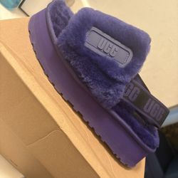 Slides/Sneakers