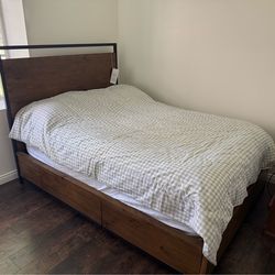 Full size wood bed with drawers