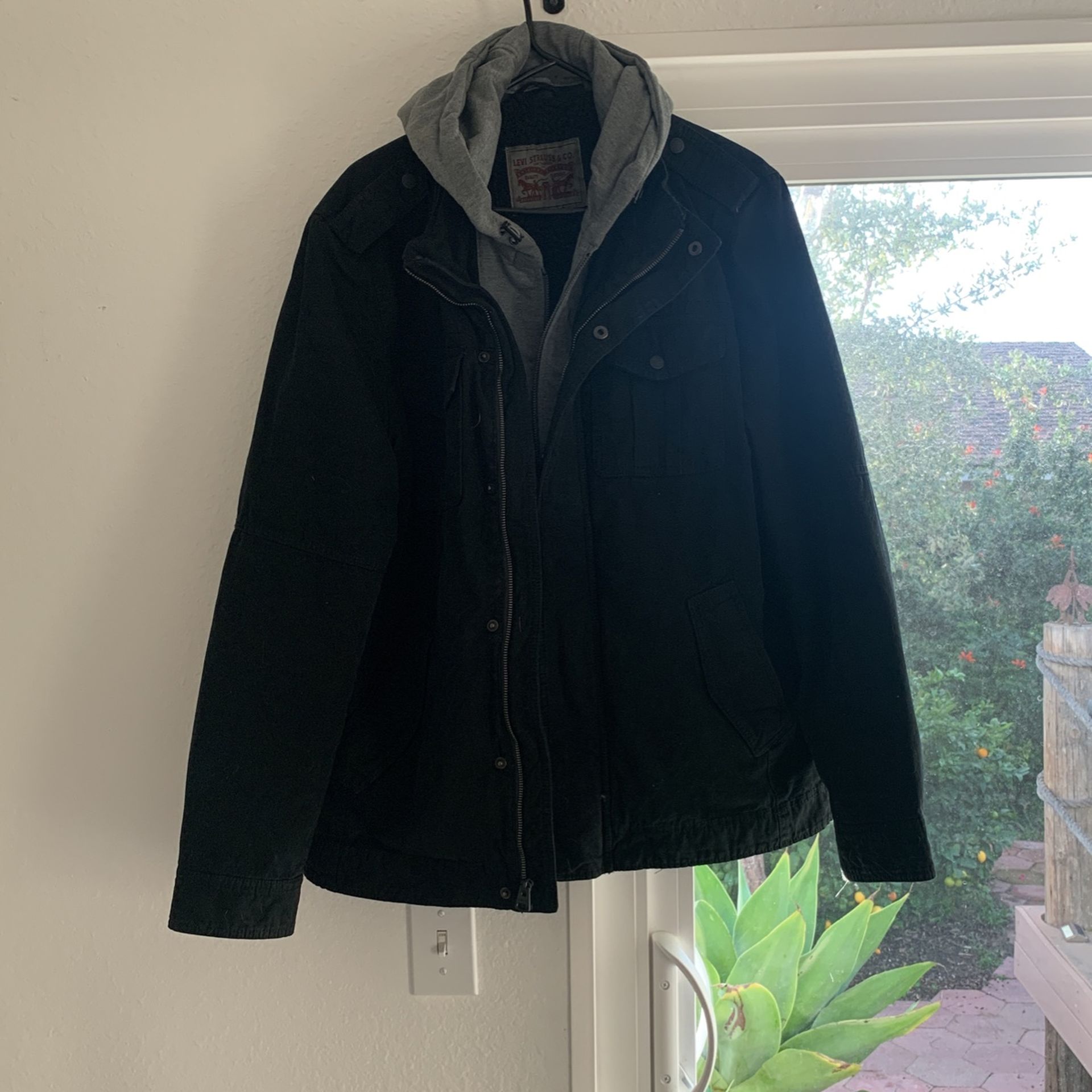 New Black Men’s Jacket Large Levi