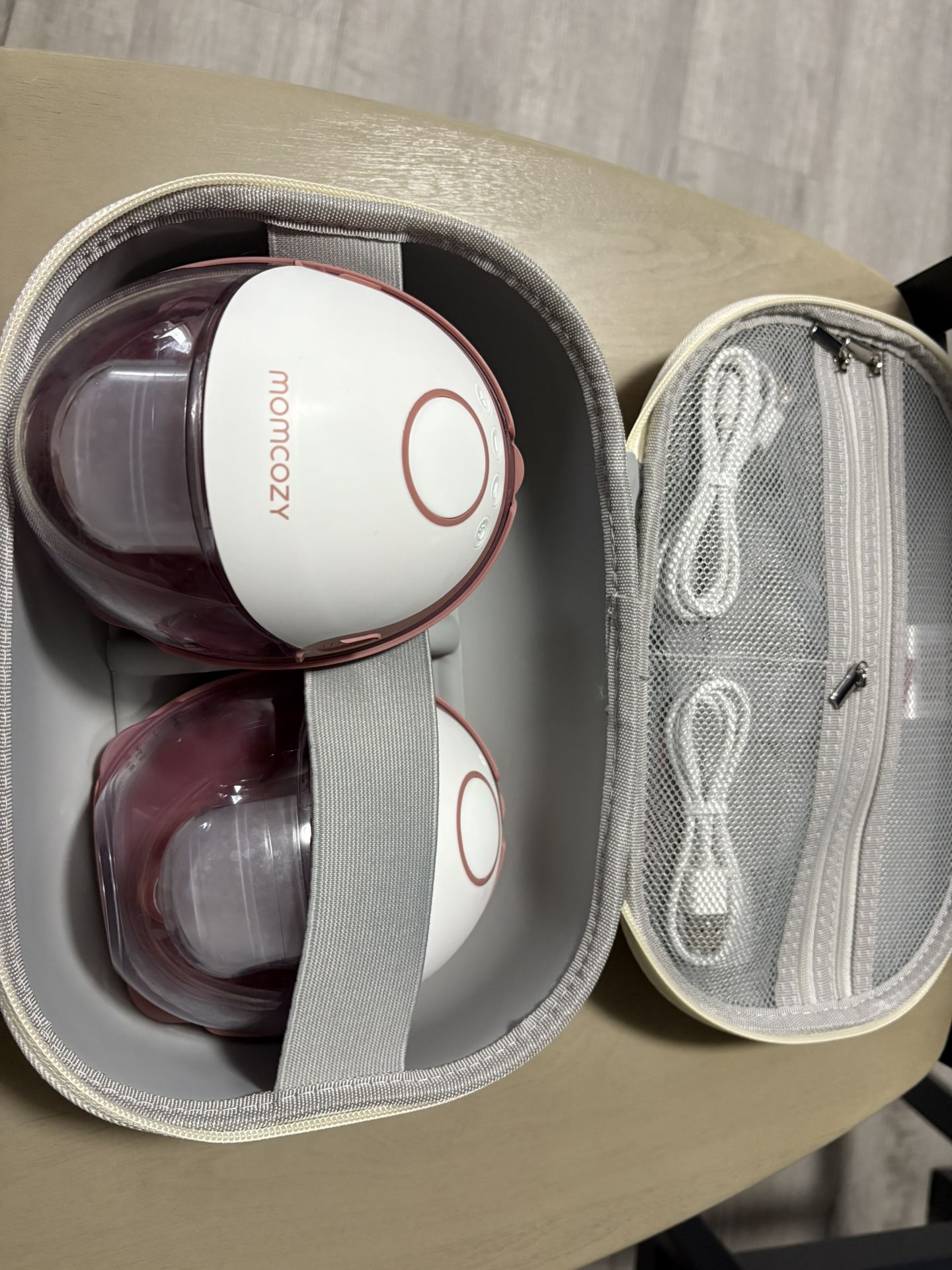 Momcozy M6 Wearable Breast pump (double)
