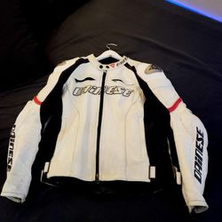WHITE DAINESE LEATHER MOTORCYCLE JACKET SIZE 50 (IYKYK) PLEASE READ BEFORE ASK