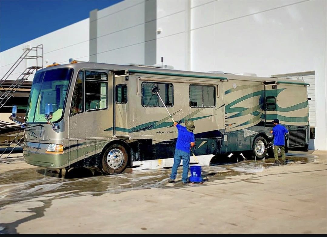 Mobil RV Motorhome Trailer Wash Detail