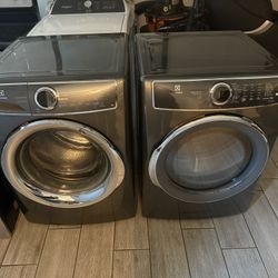 2022 Electrolux Washer And Electric Dryer
