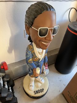 RARE 43”. SNOOP DOGG.(BLUE SUIT)