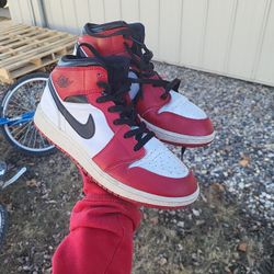 Air Jordan 1 Retro High OG Chicago 2015