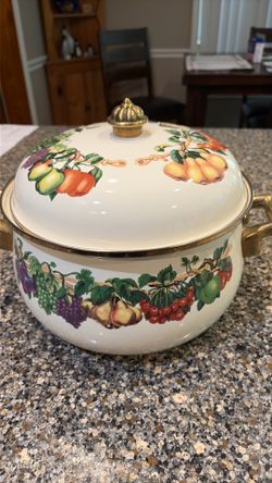 Tabletops unlimited Kensington Garden 8 quart stockpot.