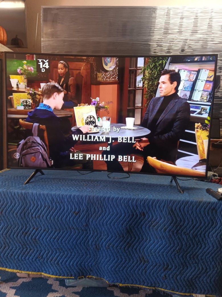 65 inch curved tv samsung 4k smart really nice curved tv comes with remote control shows great quality clear picture works perfect guaranteed