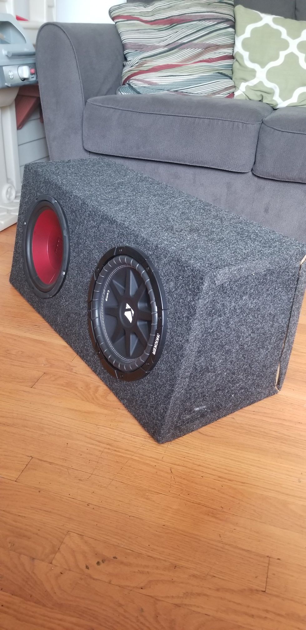 Subwoofers 10" kicker new brand, and dual.