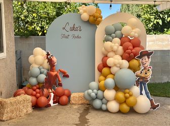 Balloon garland