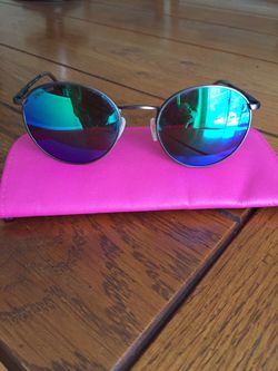 SUNGLASSE