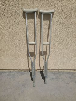 Medical Walking Crutches with Underarm Pad and Handgrip Adult