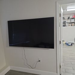 65" QLED Samsung flat TV Optional Wall Mount