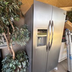 Side By side Refrigerator/Freezer