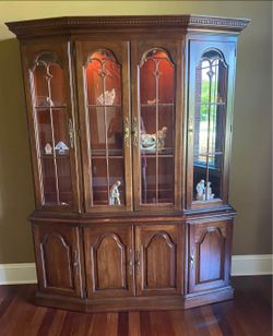 Ethan allen dinning hutch