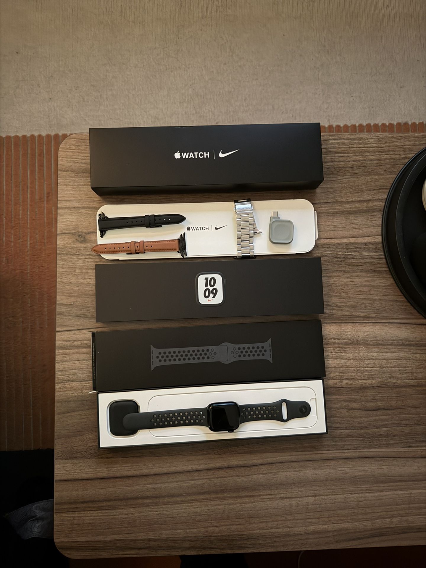 Apple Watch Nike Series 7 With Extras 