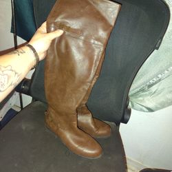 Knee High Woman's Boots