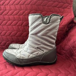 COLUMBIA SNOW BOOTS