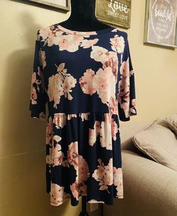 NWOT Pretty Navy & Floral Blouse