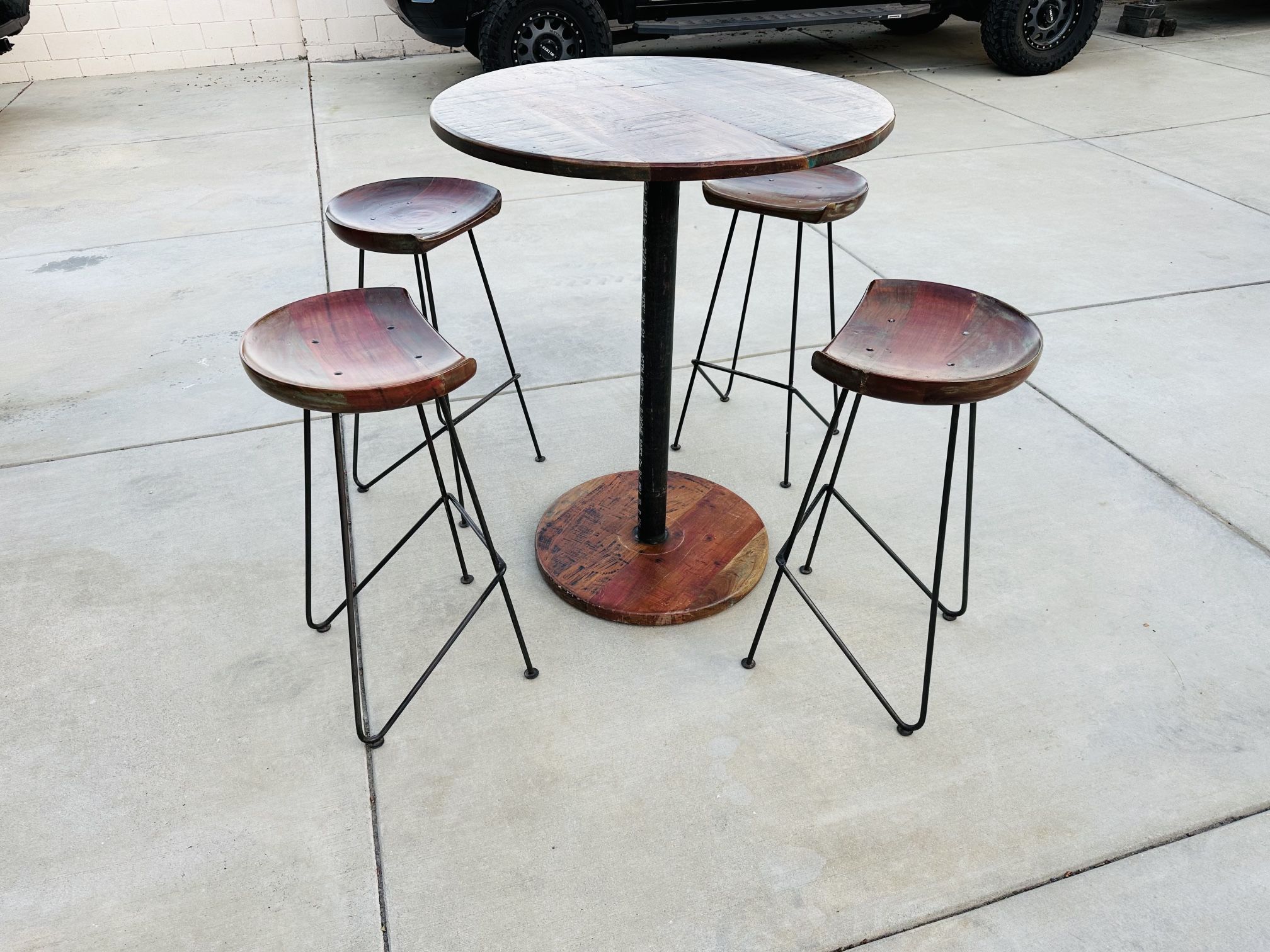 Rustic Bar Height Table And Chairs for Sale in Covina, CA OfferUp