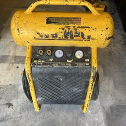  DEWALT Portable Air Compressor