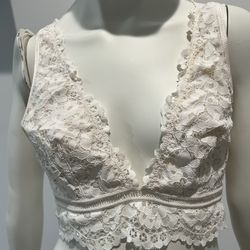 Victoria Secret’s Unlined Cream Lace Bralette Size Medium